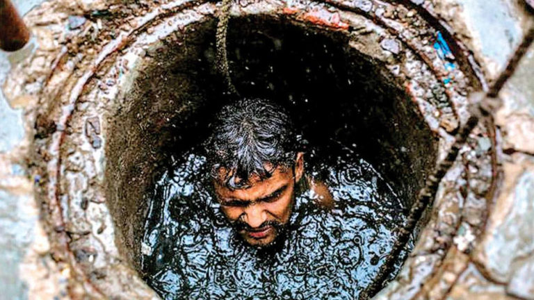 सफाई कर्मियों को शिवराज सरकार ने दी सौगात, 16 हजार से ज्यादा सफाई कर्मियों को मिलेगा फायदा