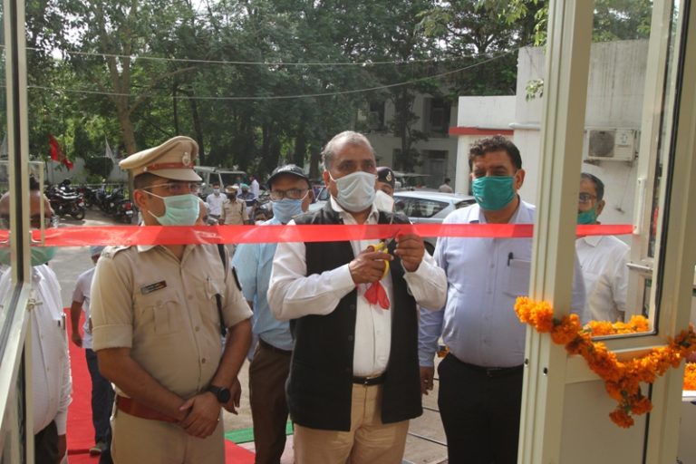 ग्वालियर SP ऑफिस में सुलभ शौचालय का ADGP राजाबाबू सिंह ने किया उद्घाटन