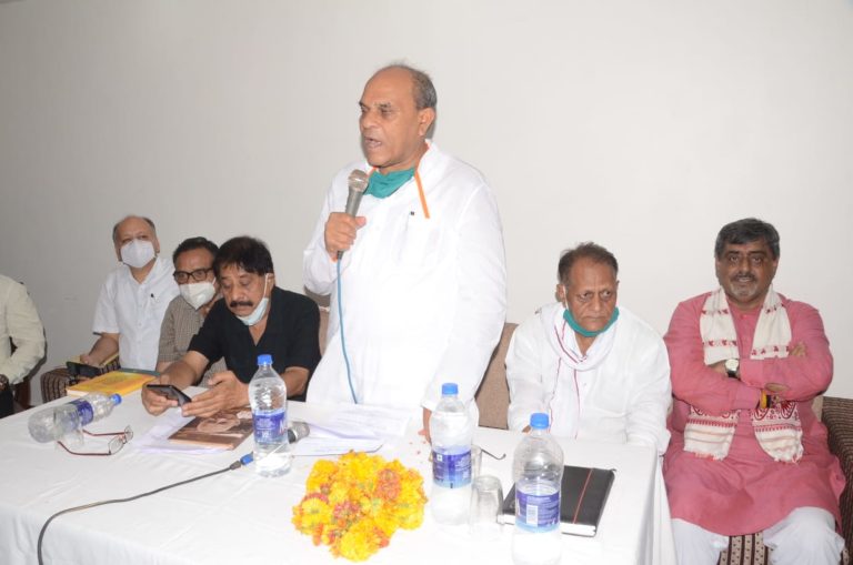 पूर्व मंत्री गौरीशंकर बिसेन कार्यकर्ताओं को पड़ा रहें हैं जीत का मंत्र