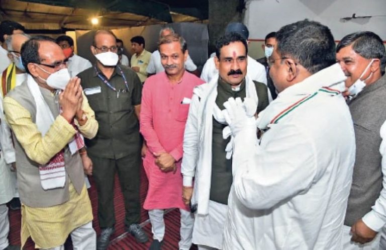 minister,-mp-mla-ban-public-tours-till-14-august-mp-samachar