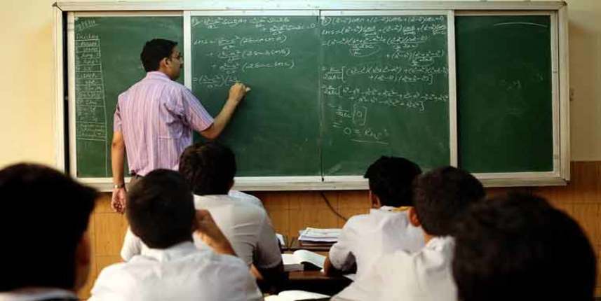 1 हज़ार से अधिक सरकारी शिक्षको की नौकरी लगी दांव पर