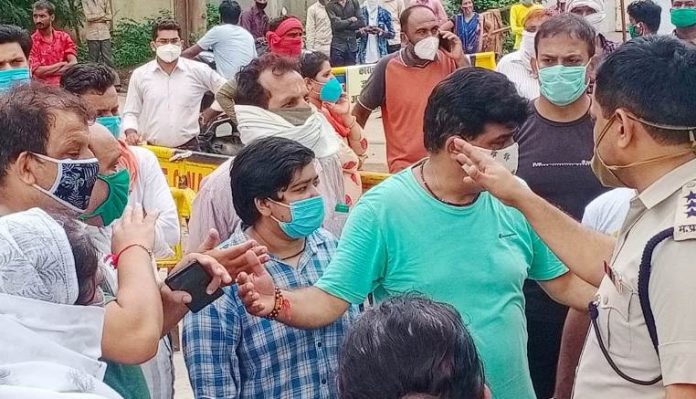 corona-patient-dies-while-shifting-in-hospital-mp-samachar