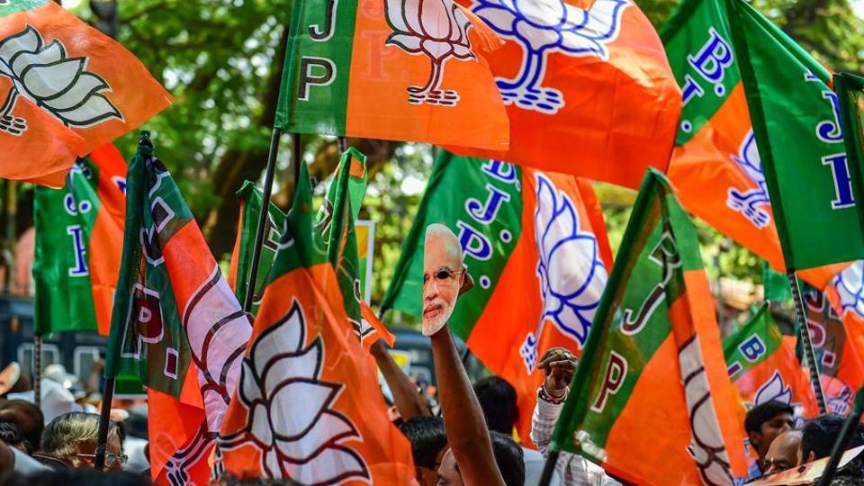 mp-politics-bjp-in-crisis-in-survey