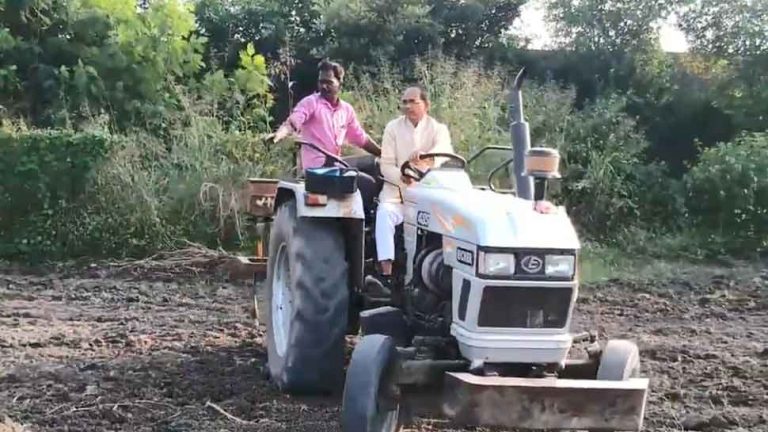 CM Shivraj started sowing by driving a tractor, wished