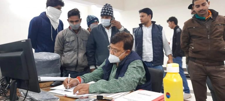 ऊर्जा मंत्री प्रद्युम्न सिंह तोमर ने अधिकारियों को लगाई फटकार, कही ये बात 