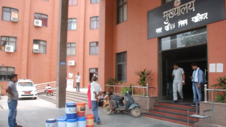 ग्वालियर नगर निगम के छूटे पसीने 100 करोड़ की टैक्स वसूली 