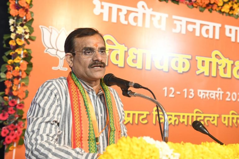 विधायकों से बोले वीडी शर्मा,”पार्टी के अंदर चाणक्य गिरी न दिखाएं ,बाहर दिखाएं चाणक्यगीरी