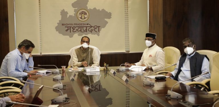 मुख्यमंत्री : MP में लॉकडाउन नहीं लगेगा,मजदूरों को गांव में ही दिलाया जाएगा रोजगार