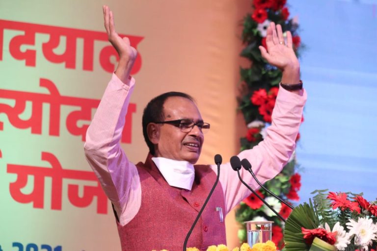 CM शिवव्रज की सुरक्षा संभालेंगीं महिला पुलिसकर्मी, कार की कमान भी महिला ड्राइवर के हाथ