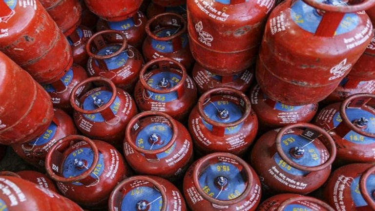 कमर्शियल LPG गैस सिलेंडर की कीमतों में हुई इतनी बढ़ोतरी