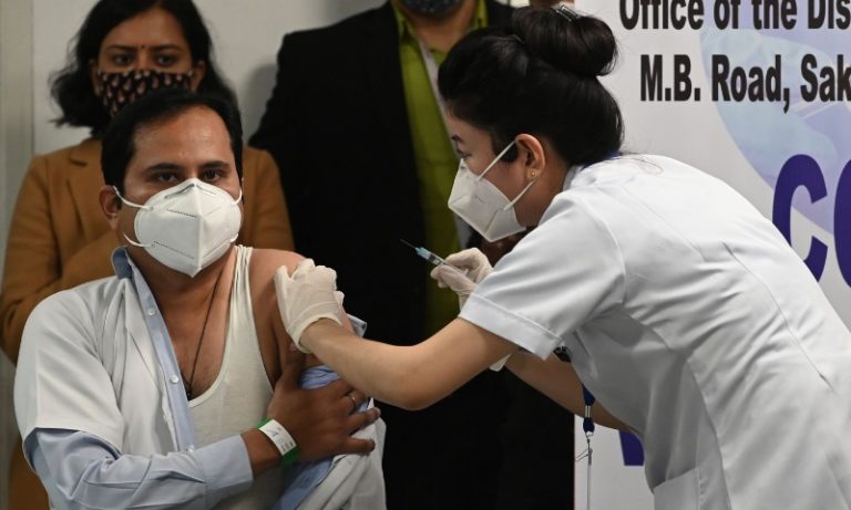 45 साल से अधिक उम्र के लोगों को मिलेगी बड़ी राहत,1 अप्रैल से लगेगी कोरोना की वैक्सीन