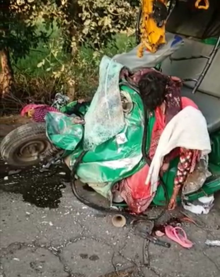 भीषण सड़क हादसे में ऑटो सवार महिलाओं समेत 13 की मौत, प्रदेश के ऊर्जा मंत्री ने जताया दुख, मुख्यमंत्री की ओर से मृतक परिवार को 4-4 लाख की सहायता