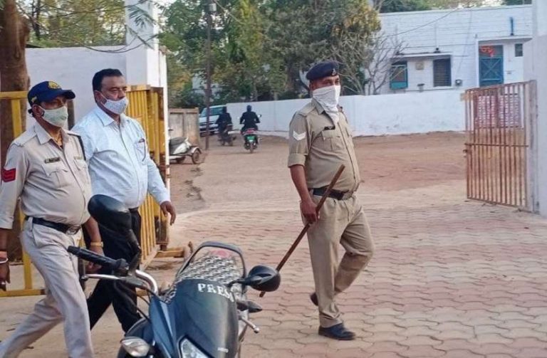 एडीएम शेख को दस हजार की घूस लेेने पर 5 साल की कैद आईएएस अवार्ड भी रुका