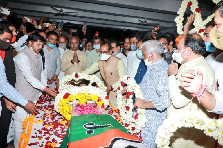 नंदकुमार सिंह चौहान अंतिम संस्कार, CM शिवराज, केंद्रीय मंत्री तोमर, सिंधिया समेत कई नेता देंगे अंतिम विदाई