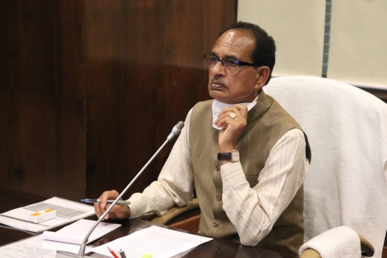 शिवराज सिंह ने की अपील, कहा- नागरिक सोशल डिस्टेंसिंग रखें और मास्क जरुर लगाएं
