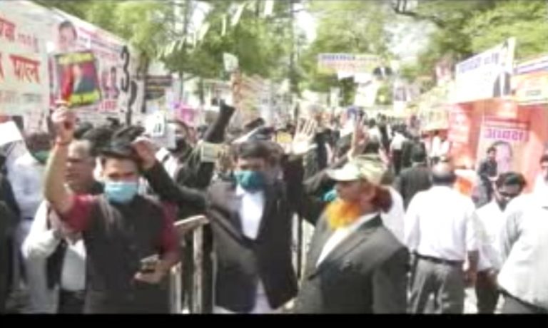 हाईकोर्ट बार एसोसिएशन चुनाव: देर रात पदाधिकारियों की होगी घोषणा, कार्यकारिणी के परिणाम शनिवार को होंगे घोषित