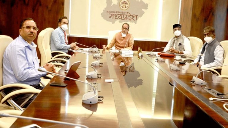 भोपाल इंदौर में कल से लगेगा नाइट कर्फ्यू, इन 8 शहरों में बाज़ार 10 बजे के बाद बंद रहेंगे