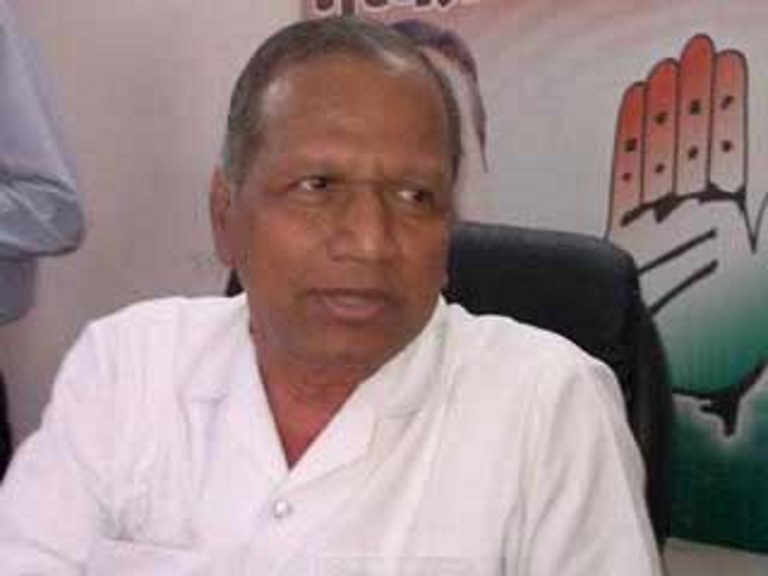 कांग्रेस नेता मानक अग्रवाल पार्टी से निष्कासित,हिंदू महासभा के नेता के खिलाफ मोर्चा खोलना पड़ा