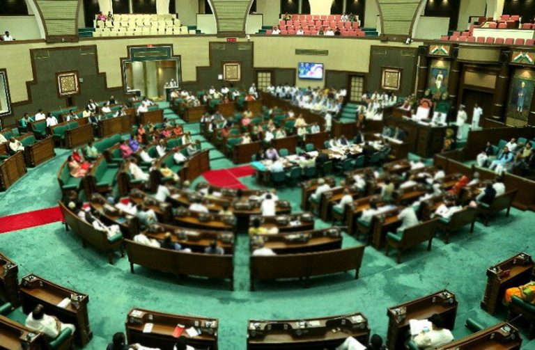हंगामे के बाद विधानसभा की कार्यवाही 10 मिनट के लिए स्थगित, विपक्ष ने पेश किया स्थगन प्रस्ताव