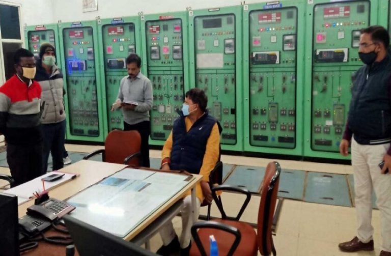 बिजली कर्मचारियों को ऊर्जा मंत्री तोमर ने दी सलाह, जितनी सैलरी मिलती है उतना काम करें तो नहीं होगा निजीकरण