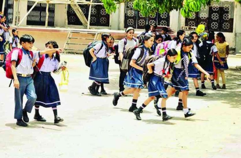 1 अप्रैल से स्कूलों को खोलने को लेकर संशय में स्कूल शिक्षा विभाग, जल्द करेगा रिव्यू फैसला