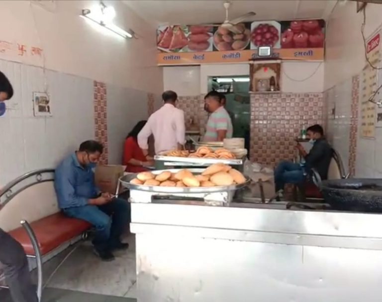 खाद्य एवं औषधि प्रशासन का होटलों पर छापा, मिलावट की शिकायत पर जांच के लिए की सैम्पलिंग