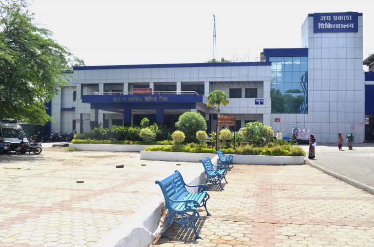 JP अस्पताल में मरीज की मौत पर हंगामा,आईसीयू बेड और ऑक्सीजन नहीं देने का आरोप