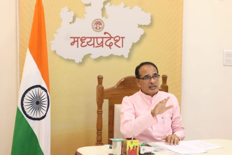 मध्य प्रदेश में मई तक कोरोना कर्फ्यू, CM बोले कड़ाई से हो पालन