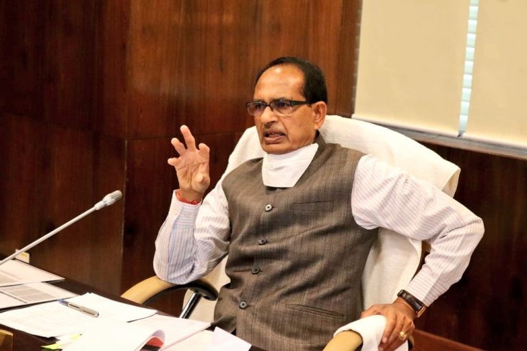 CM के निवास पर आपात बैठक, भोपाल में और बढ़ सकता है लॉकडाउन