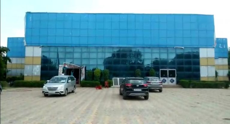 बढ़ती कोरोना संक्रमण के बीच राहत की खबर, अस्पताल में पलंगों की कमी के बीच सिंधिया समर्थकों ने बनाया 200 बेड का अस्थाई अस्पताल