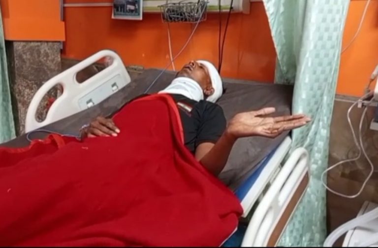 खेल के दौरान हुआ जानलेवा हमला, कैच पकड़ने पर साथी खिलाड़ी ने बल्ले से फोड़ा सर, गंभीर हालत में इलाज जारी