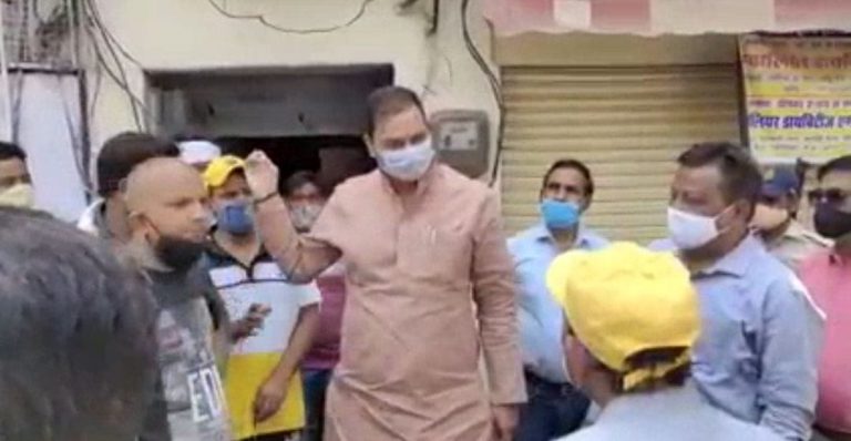 कांग्रेस विधायक ने दिखाए तेवर,लॉकडाउन में पोहा दुकानदार पर हो रही कार्रवाही को रोका, बिना कार्यवाही किये निगम अमले को लौटाया