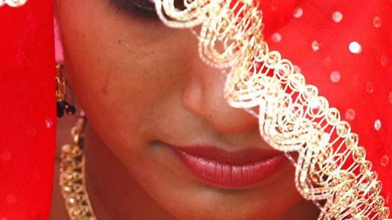 लुटेरी दुल्हनें कपड़ा व्यापारी के घर से 8 लाख के गहने और 7 लाख रुपए नकद लेकर हुईं गायब