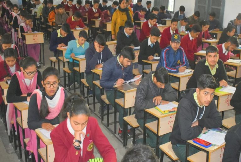 10वीं बोर्ड की परीक्षा रद्द, अप्रैल से होने वाले थे एग्जाम अगले आदेश तक स्थगित