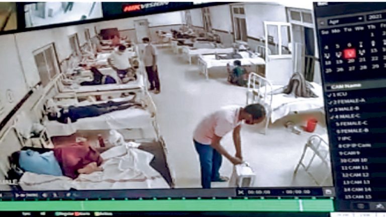 ऑक्सीजन मशीन निकालने से तड़पकर हो गई कोरोना मरीज की मौत 