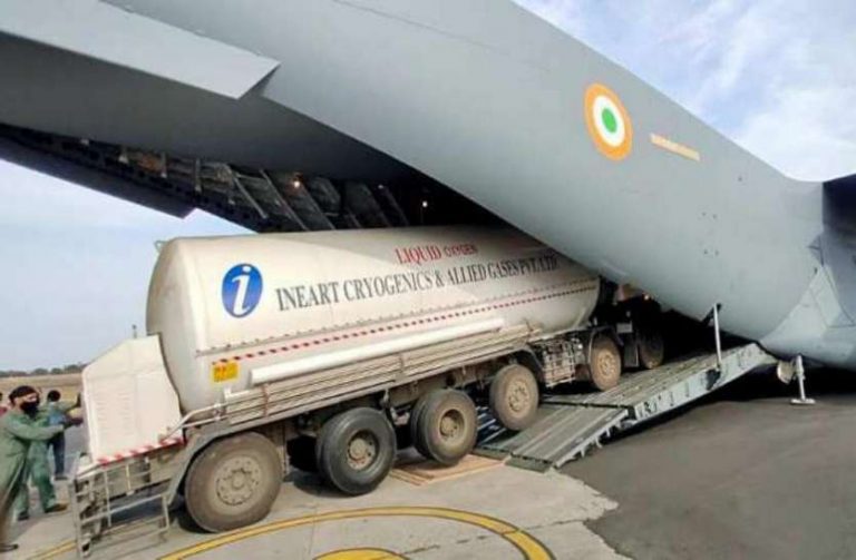 अब दूर होगी ऑक्सीजन की किल्लत, सिंगापुर से 4 क्रायोजेनिक ऑक्सीजन कंटेनर लेकर भारत पहुंचा वायुसेना ने का विमान