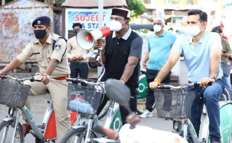जनता को जागरुक करने साइकिल पर निकले मंत्री विश्वास सारंग और कलेक्टर