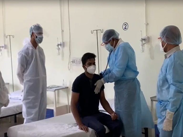 इंदौर में SP कर रहे पुलिस विभाग के संक्रमित पुलिसकर्मियों का इलाज