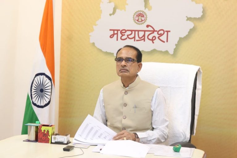 CM शिवराज ने पत्रकारों को लेकर कियाा बड़ा ऐलान,जान जोखिम में डालकर कर रहे काम