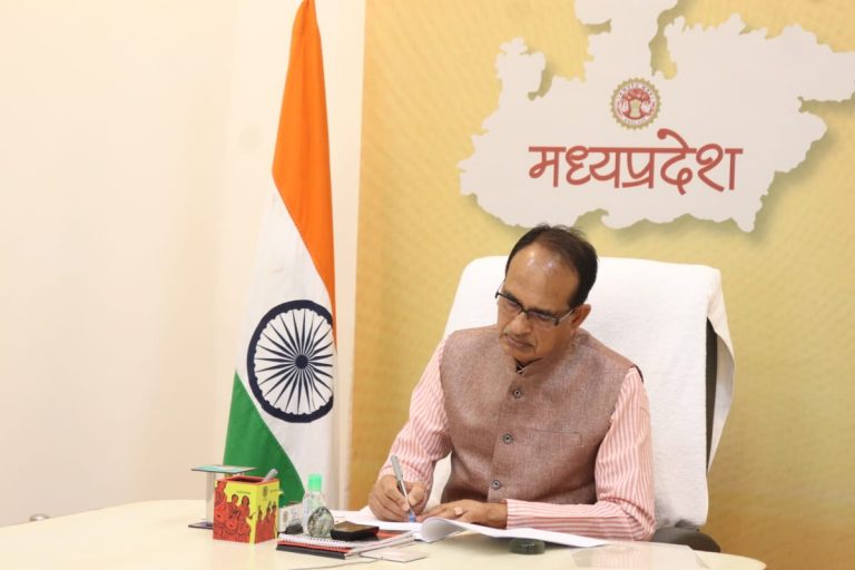 शिवराज सरकार की योजना का इन लोगो को मिलेगा लाभ, 21 साल तक हर महीने मिलेगी पेंशन