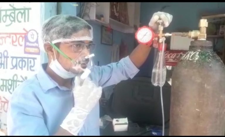 मरीजों के जीवन-रक्षक उपकरणों की कालाबाजारी से व्यथित युवक ने कम लागत में बना डाली कारग़र जुगाड़, शहर के युवा ने बनाया सस्ता ऑक्सीजन-फ्लोमीटर