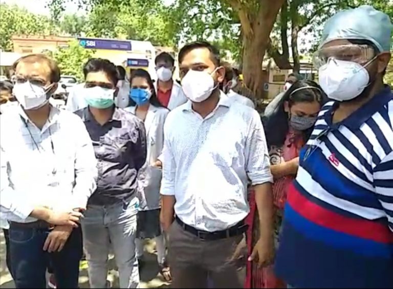 भोपाल और इंदौर के बाद ग्वालियर के जूनियर डाक्टरों ने भी सरकार को चेताया, कहा 24 घंटे के भीतर ठोस कार्ययोजना नहीं बनी तो करेंगे विरोध
