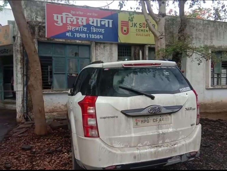 एक्सयूवी लूटकर भागे बदमाशों का मेहगांव में एनकाउंटर, गोली लगने से घायल