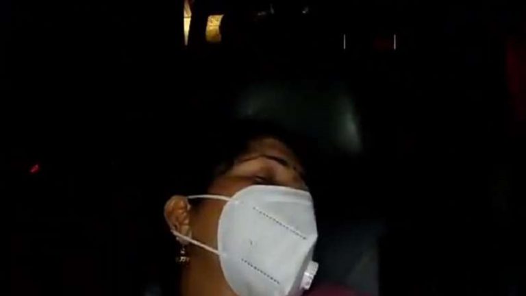 भाजपा सांसद की गाड़ी पर देर रात हमला ,हमले में बेहोश हुईं सांसद 
