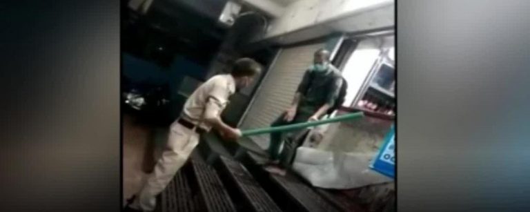 MP में शराब दुकान पर पुलिसकर्मी ने बरसाई लाठी, भागे ग्राहक