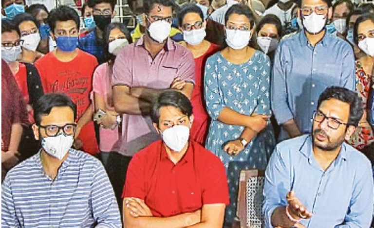 HC के निर्देश के बाद भी नहीं लौटे जूनियर डॉक्‍टर काम पर, दिया इस्तीफा