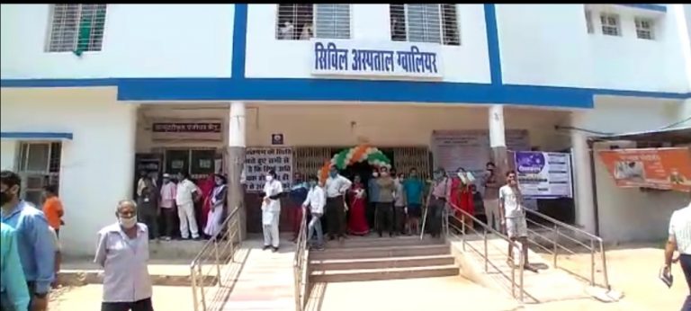 अंतर्राष्ट्रीय योग दिवस पर टीका महाअभियान का आगाज, सिंधिया ने सेंटर पर पहुंचकर बढ़ाया उत्साह