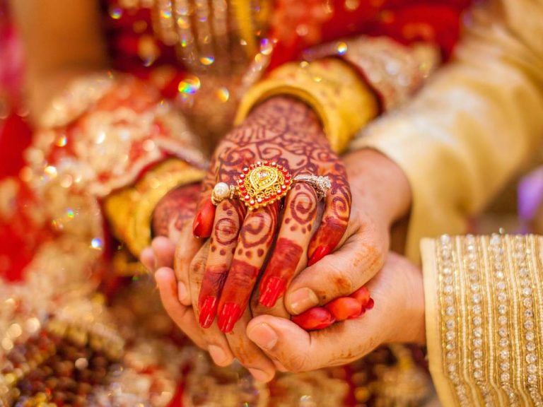 क्राइम ब्रांच ने शादी कराने वाला गिरोह आगरा से पकड़ा,वेबसाइट के जरिए अनमैरिड युवक-युवतियों को लगाते थे चूना
