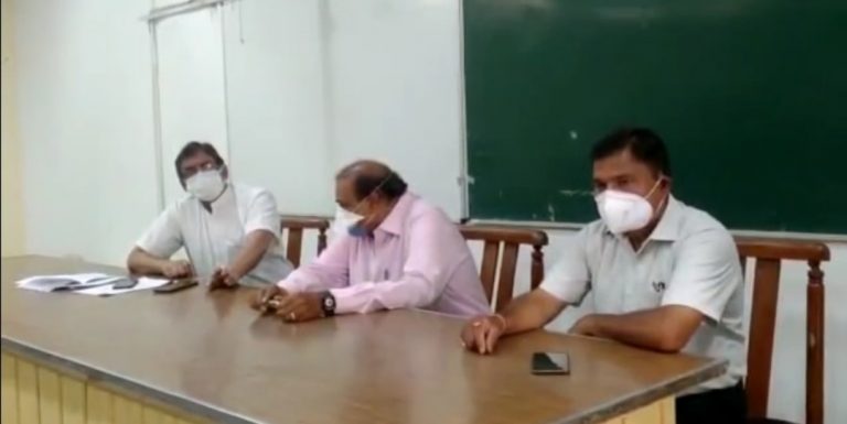 जूनियर डॉक्टर्स की हड़ताल पर सख्त हुए डीन, कहा जूनियर डॉक्टर चाहे तो छोड़ सकते हैं अपनी पीजी की सीट