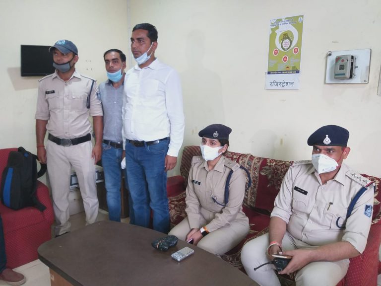 पुलिस ने 20 लाख की स्मैक की बरामद ,200 ग्राम स्मैक के साथ तस्कर गिरफ्तार